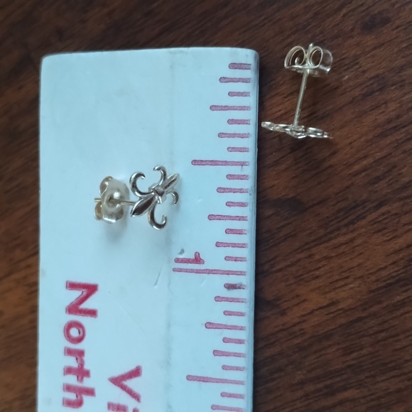 14k Fleur de lis Studs - Picture 4 of 9
